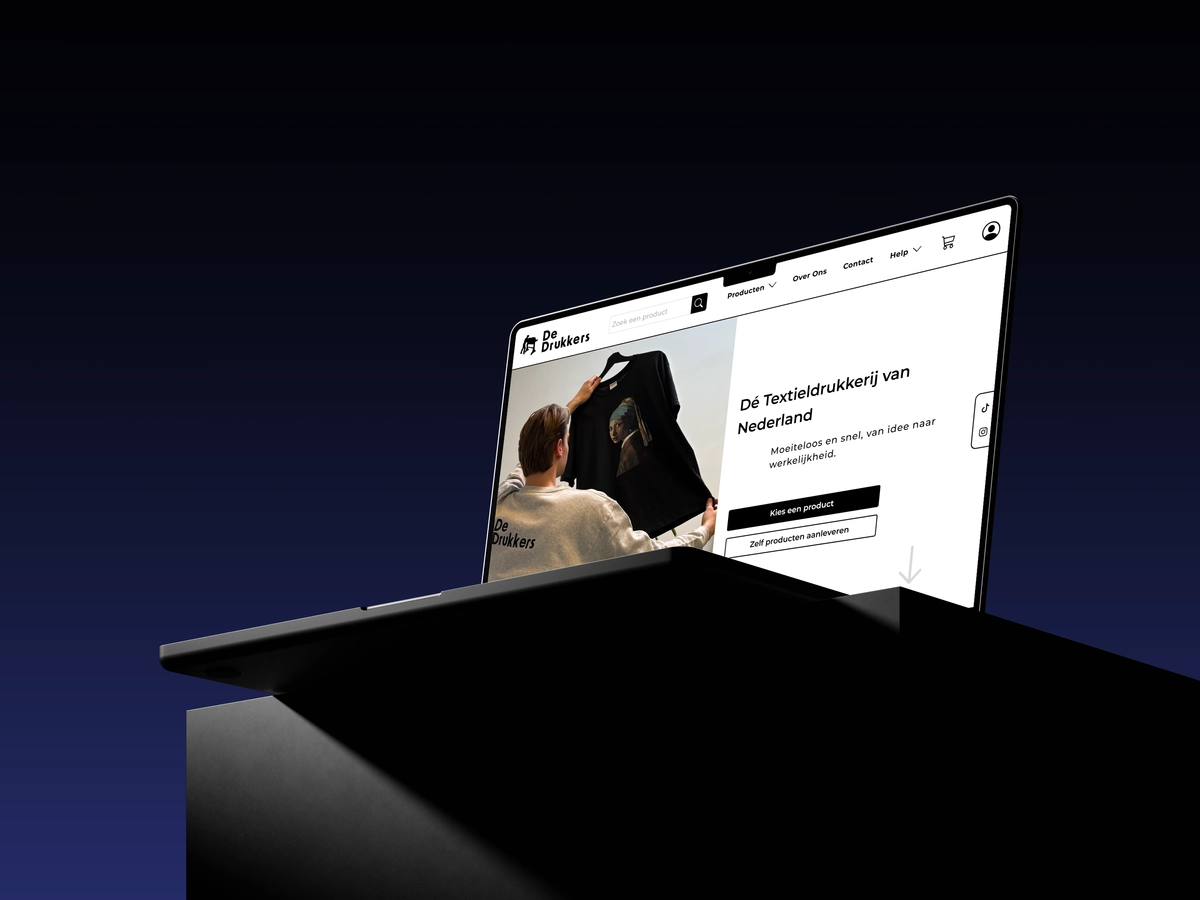 De Drukkers - <p>De Drukkers wilde een moderne, overzichtelijke webshop die hun textieldrukservices duidelijk presenteert en het bestelproces vereenvoudigt.</p><p><br></p>